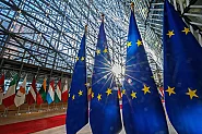 Хаотичните преговори за санкциите разкриват пукнатини на фронта на ЕС срещу Русия