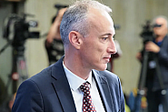 МОН започва активна подготовка за промяна на учебните планове, обяви просветният министър