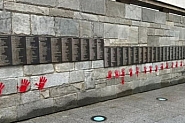 Българи задържани за оскверняване на Мемориала на Холокоста в Париж. Френски медии: 
