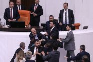 След масов бой в парламента: Турция прие бюджета си за 2026