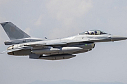 Внедряването на F-16 върви по план, инфраструктурата накуцва