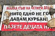 Близки на жертви на катастрофи блокират смъртоносният участък край Телиш