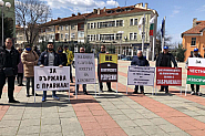 Републиканци за България организираха протест пред общината в Елхово