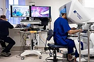 Лондонски хирург оперира пациент на 2400 км разстояние с робот