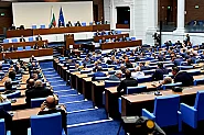 6,8 пъти по-висока заплата от минималната: Българските депутати първенци в Европа