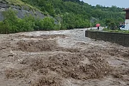 След бедствието в Тича: Над 30 къщи под вода, военни се включват в помощ