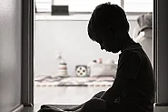 5-годишно дете в тежко състояние след побой, задържаха бащата