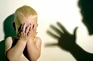 Шамарът като възпитание: 2/3 от родителите в България са посягали на децата си