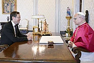 Папата и израелският президент са обсъдили бомбардирането на свещени места