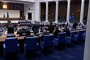Депутатите удължиха работното си време до приемане на промените в ИК