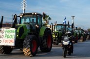 „Неразумни искания“: Мицотакис отряза фермерите, блокадите се разширяват