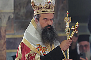 За новия български патриарх няма агресор и жертва, има "фили и фоби". А вчера целият свят видя трупа на едно дете в Миколаив