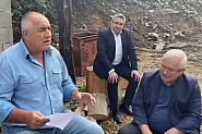 Запознаване с болката. Трима на пънове