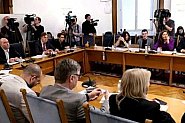 Правната комисия в парламента наложи скенерите за бюлетини след 13 часа заседание