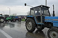 Блокада в Сърбия: Фермери спряха движението по десетки пътища в страната