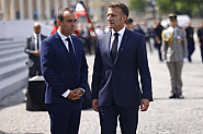 Френският премиер подаде оставка