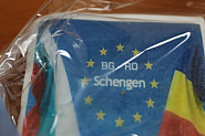 С бисквитки с надпис BG-RO Schengen посрещат преминаващите през ГКПП „Дунав мост“