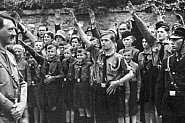 Хитлерюгенд на стадиона са част от нещо много зловещо; има проблем с обкръжението на Борисов