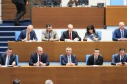 Парламентът прие оставката на кабинета 