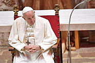 „Все още съм жив”: Папата се пошегува след изписването от болница