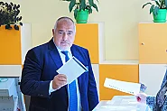 Борисов гласува с хартиена бюлетина, не вижда шанс за съставяне на кабинет