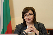 Корнелия Нинова за премиера: Вместо да се моли на Франция и Гърция за ваксини, да започва разговори с Китай и Русия