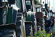 Фермерски протести блокират ключови пътни артерии в Сърбия