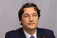 Сблъсък в президентството: Крум Зарков подава оставка заради референдума за еврото