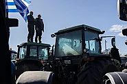 Гръцки фермери излязоха днес на протест с трактори край Солун