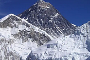 Петима загинаха под Еверест за денонощие