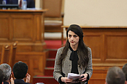 Лена Бориславова: ВъZраждане агресира в парламента и налага цензура в 21 век