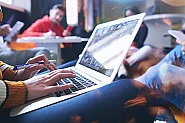 Как AI ботовете могат да помогнат за възраждането на демокрацията