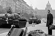 20 август 1968: Съветските танкове потъпкват Пражката пролет