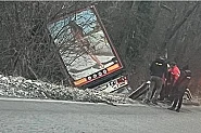 Шофьор на тир се вряза в опашката от чакащи на „Капитан Андреево“, загина на място
