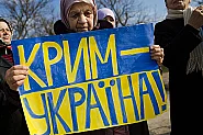 Руснаците ограничиха бензина в Крим, докато Украйна удря руски петролни обекти
