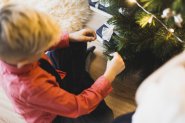 Когато Коледа идва с твърде много шум: Съвети за по-спокойни празници с деца