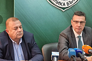 Тройното убийство в Бургаско: Жертвите първо намушкани с нож, после застреляни