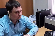 Глобен руски политик, слушал реч на Путин със спагети на ушите