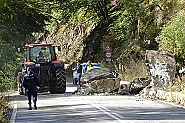 Скална маса се срути в Кресненското дефиле, две жени са пострадали