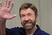 Чък Норис хоспитализиран в Хавай след спешен медицински случай