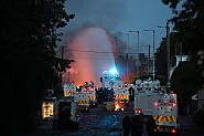 Втора нощ на протести в Белфаст. Полицията изкара водните оръдия