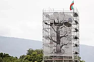 Махат скелето на паметника на Съветската армия
