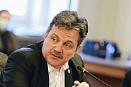 Д-р Симидчиев пред ФрогНюз: Дискусията за машините за лекарства върви твърде дълго за проблем, който въобще не е измислен