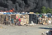 Силно задимяване край Стара Загора: Пожар обхвана над 50 тона отпадъци, 8 екипа гасят
