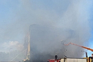 Голям пожар обхвана магазин във Варна, откраха четирима в болница (ОБНОВЕНА)