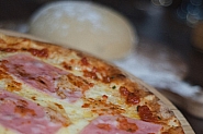 КЗП глоби голям хранителен магазин с 25 000 лв. заради цената на замразена пица