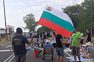 Бабикян от „Отровното трио“ е на блокадата край Стара Загора, увеличават  се протестиращите
