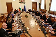 „Маркет Линкс“: Спад на доверието в кабинета и в премиера Радев