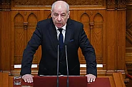 Удар срещу лагера на Орбан: Унгарският парламент освободи президента Тамаш Шуйок