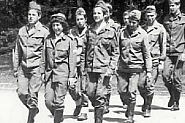 Час по военно обучение, вместо преговори за кабинет при президента. А лицеви опори?